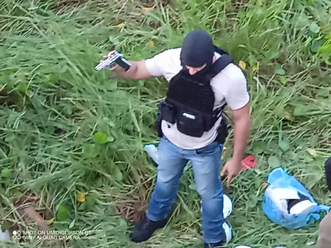 Armas e munições de diversos calibres foram apreendidas pelos agentes