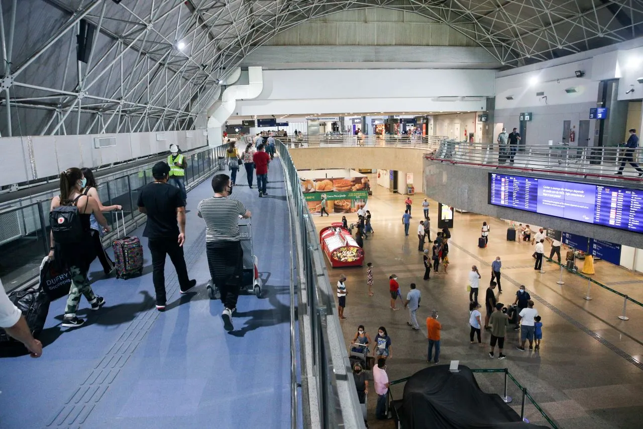 Variante foi identificada em passageiros que desembarcaram no Aeroporto de Fortaleza