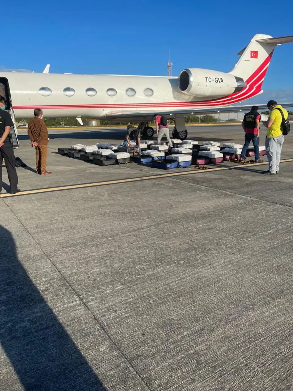 Imagem da notícia: Piloto preso no CE por transportar cocaína em avião é oficial da Reserva da Força Aérea da Turquia