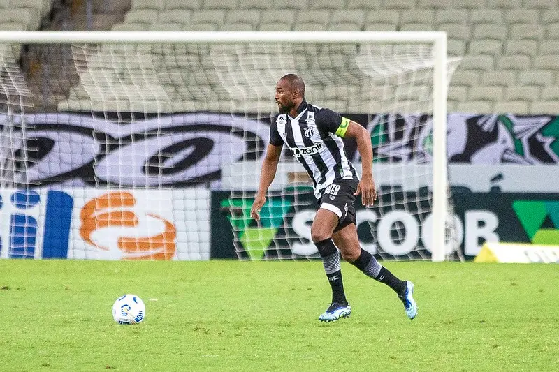 Imagem da notícia: Luiz Otávio retorna aos gramados após dois meses e mantém desempenho positivo pelo Ceará