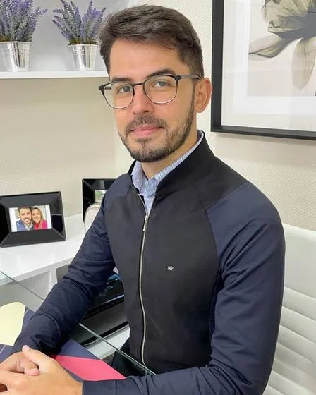 Plínio é cirurgião-dentista