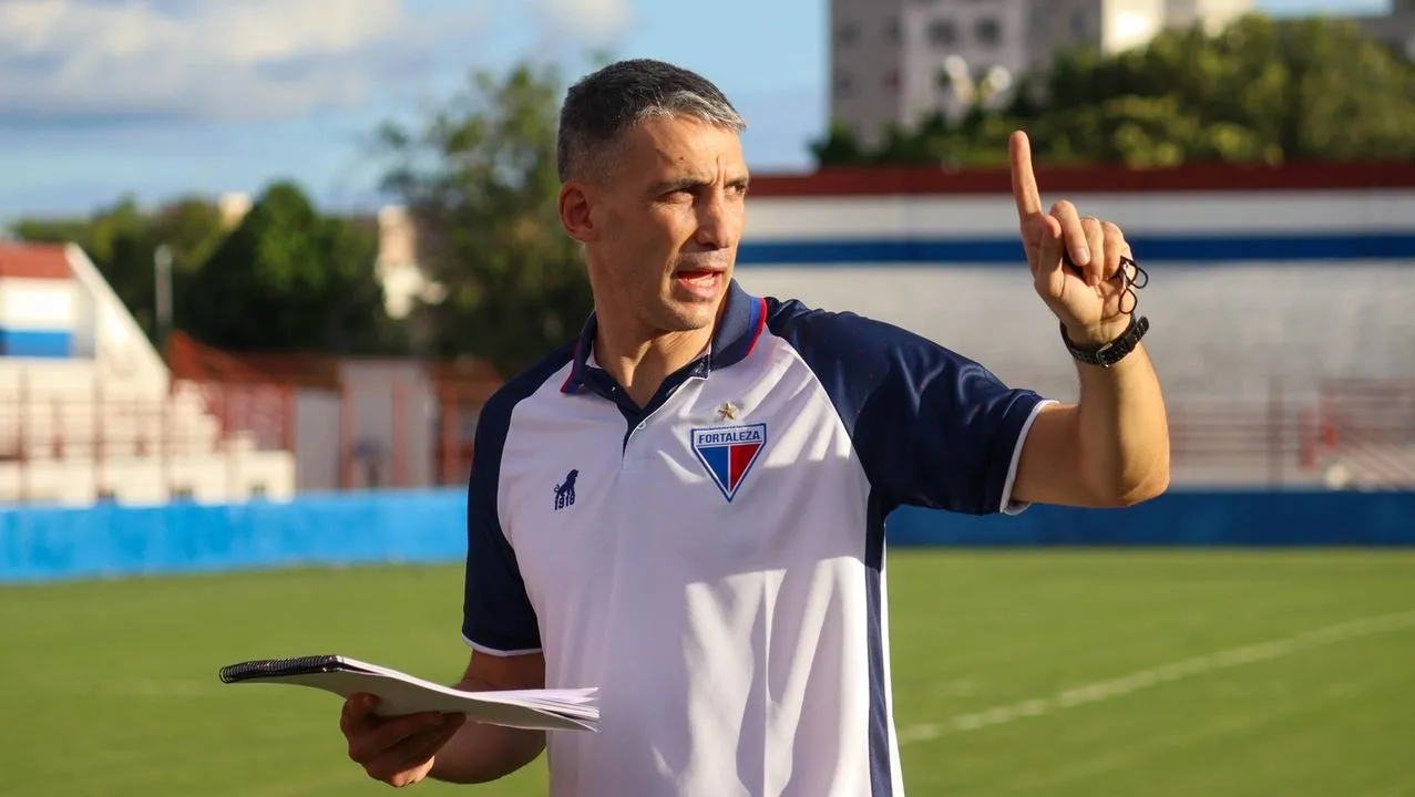 O técnico Vojvoda aprovou a contratação do meia Lucas Lima no Fortaleza