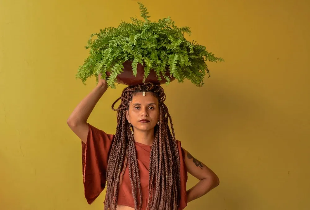 A artista multidisciplinar e educadora Maria Macêdo também está com trabalho exposto em 