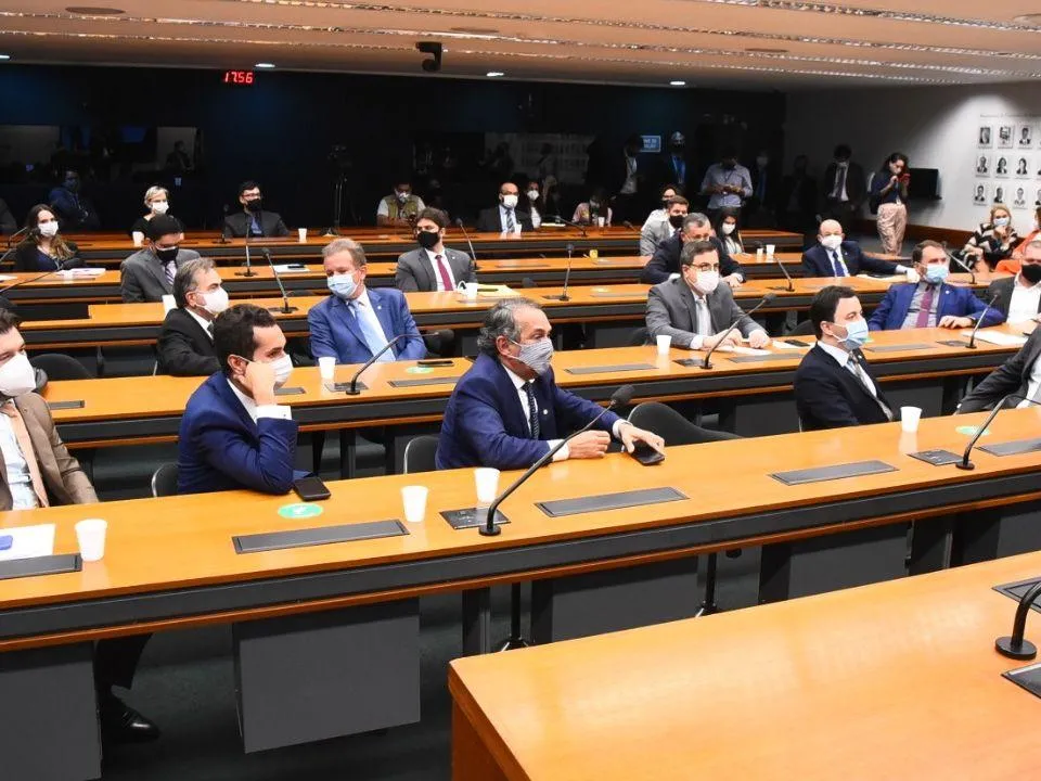 Apesar do Ceará ser um dos principais interessados no impasse quanto aos precatórios, segundo fontes, a bancada não tem se mobilizado unificadamente em torno da pauta