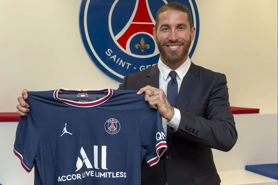 O zagueiro Sergio Ramos, ídolo do Real Madrid, vai defender o PSG na atual temporada