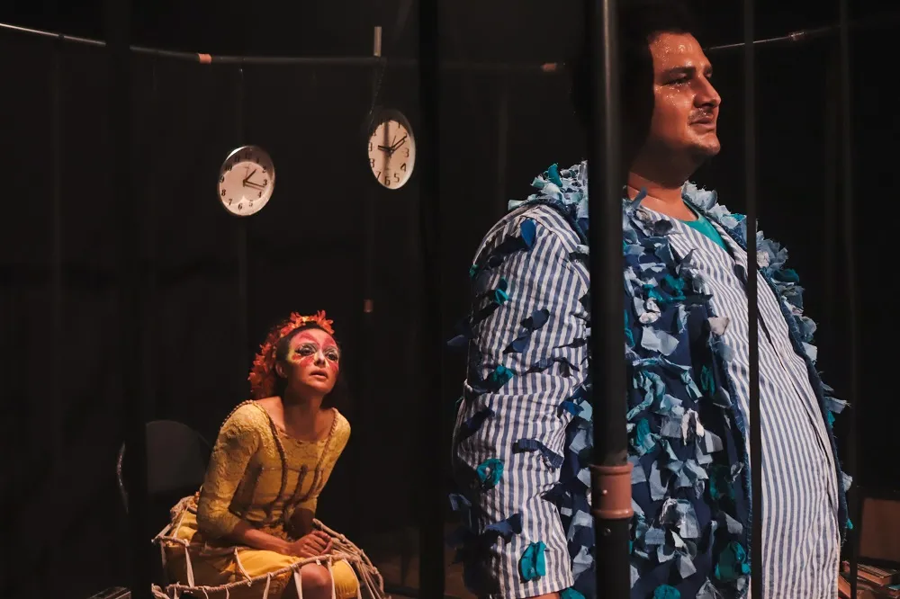 Desde o início da concepção do espetáculo, a intenção  do grupo Avia de Teatro foi abordar o assunto de forma poética e sensível