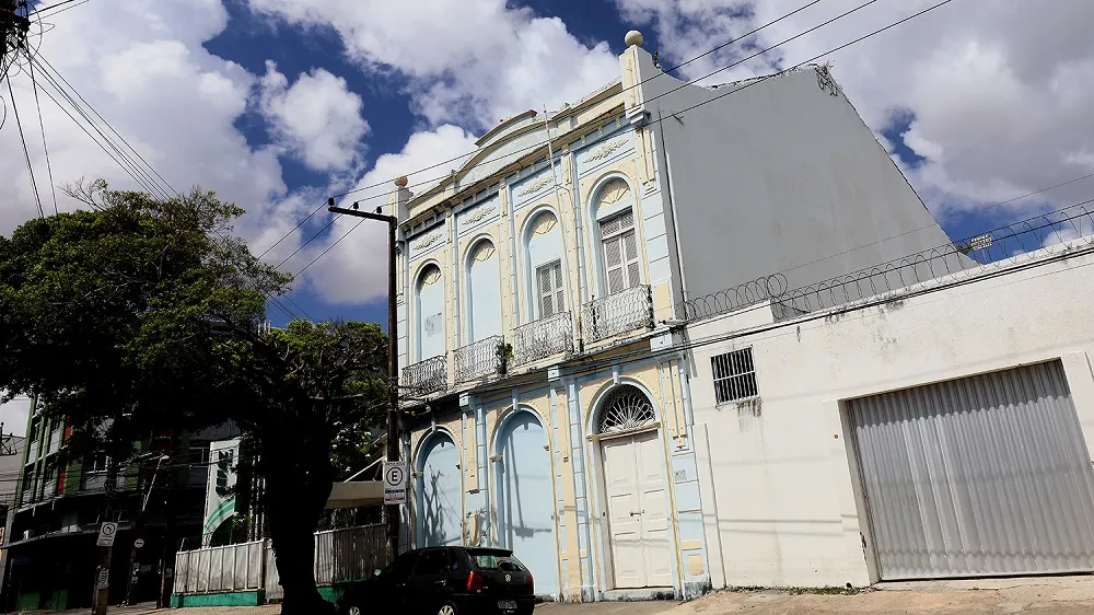 Edificação na rua Senador Pompeu, número 28.