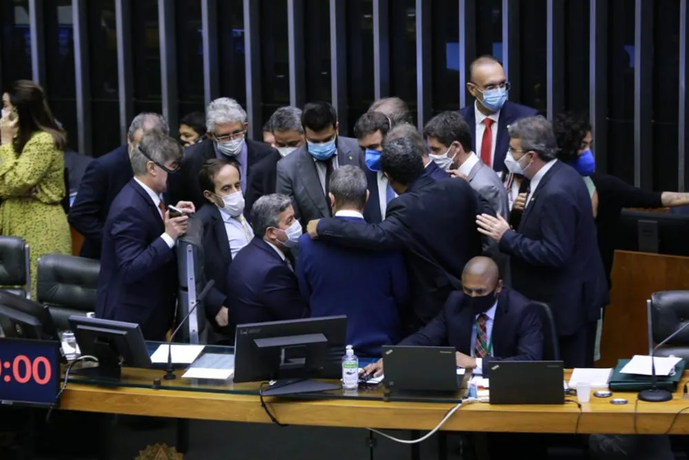 A votação do novo Código Eleitoral foi adiada para esta semana por falta de acordo entre os líderes partidários