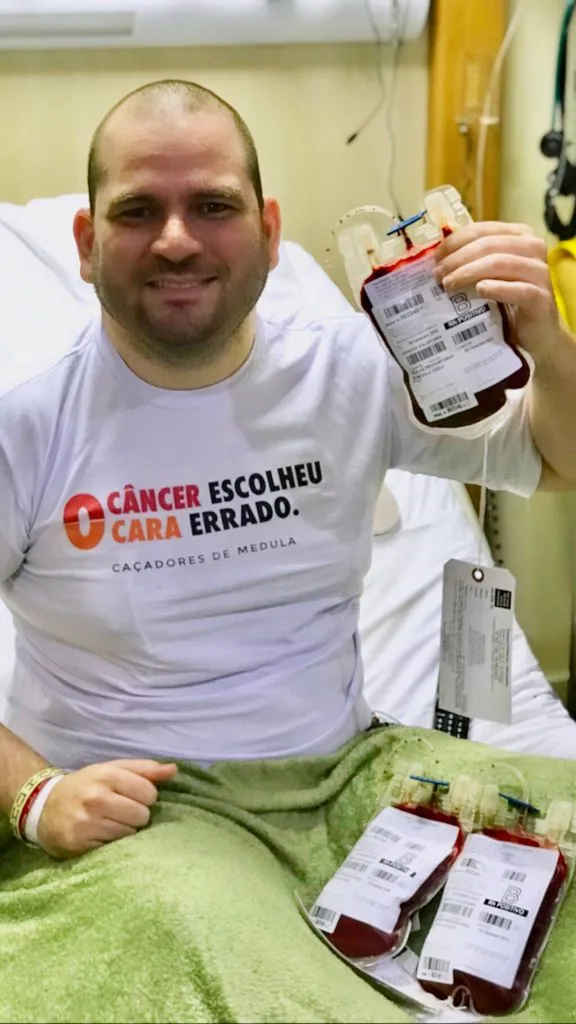 “A emoção de encontrar uma doadora é bem forte, ela não salvou só a minha vida, ela salvou a vida da minha família inteira com a atitude dela, fazendo com que várias outras tristezas não fossem possíveis de acontecer, só alegria”.