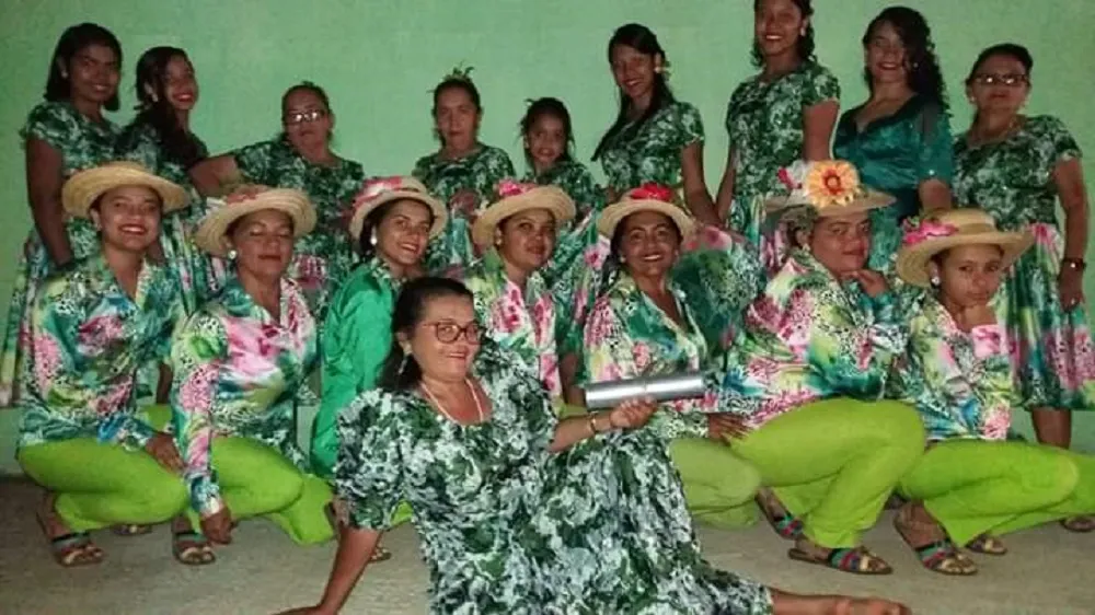 O grupo Coco Frei Damião foi fundado pela Mestra Marinêz e conta com 22 mulheres, de 5 a 82 anos de idade