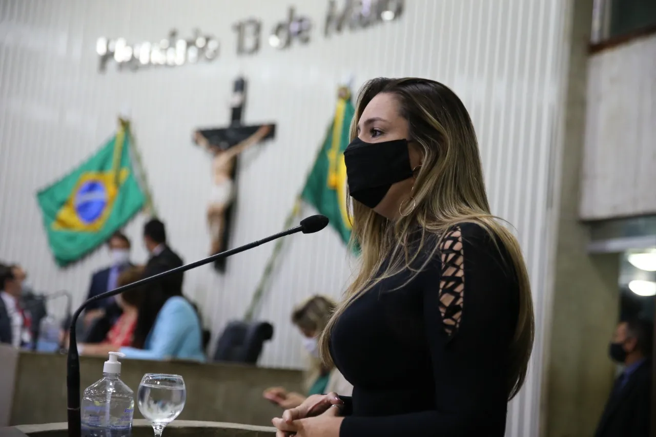 A deputada estadual está no segundo mandato na Assembleia Legislativa, após ter sido prefeita do município de Graça por oito anos