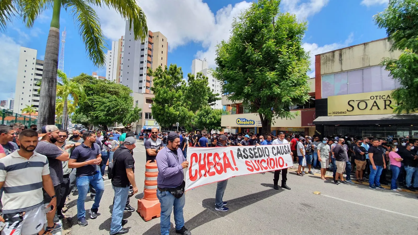Representantes da categoria foram até a AL nesta terça-feira para se manifestar contra o regime de urgência na votação
