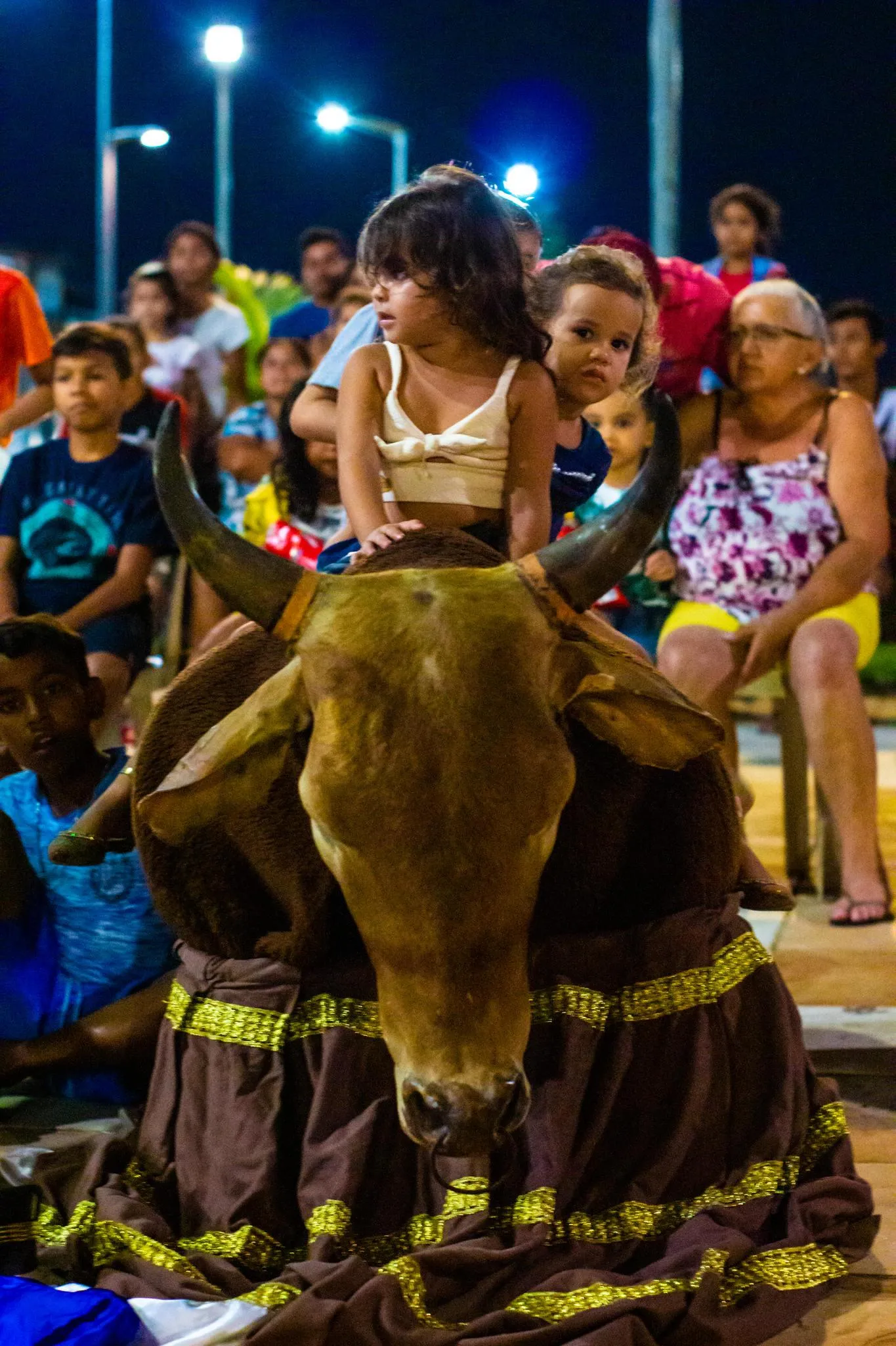 Passada de pai para filho e, portanto, no cotidiano de inúmeras gerações de brincantes, a manifestação tem origem na história da escrava Catirina