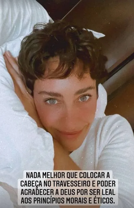 Postagem da atriz foi feita no dia em que decisão judicial foi a público