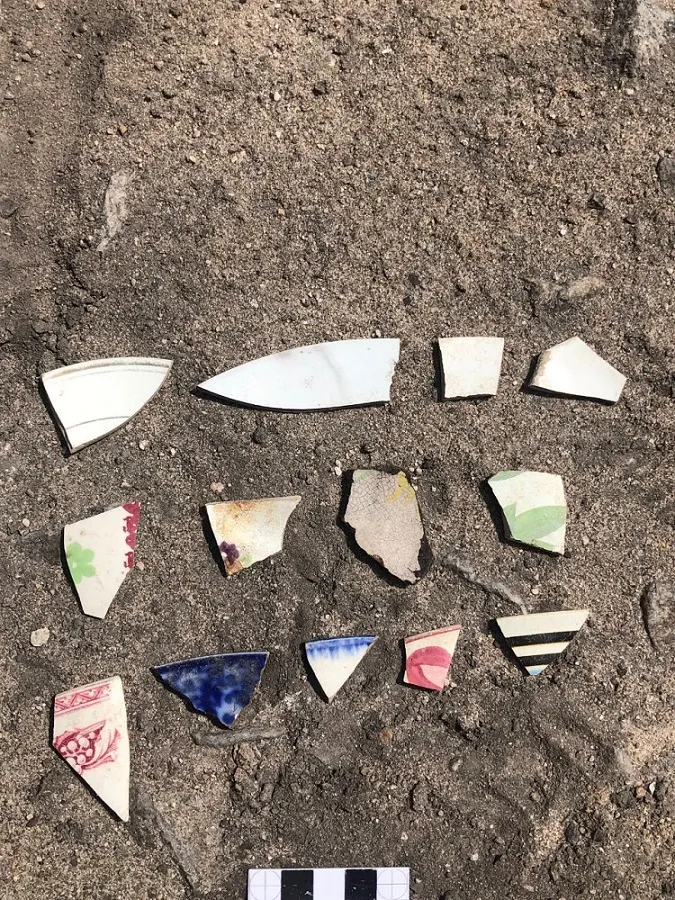 Fragmentos encontrados nos trabalhos de escavação
