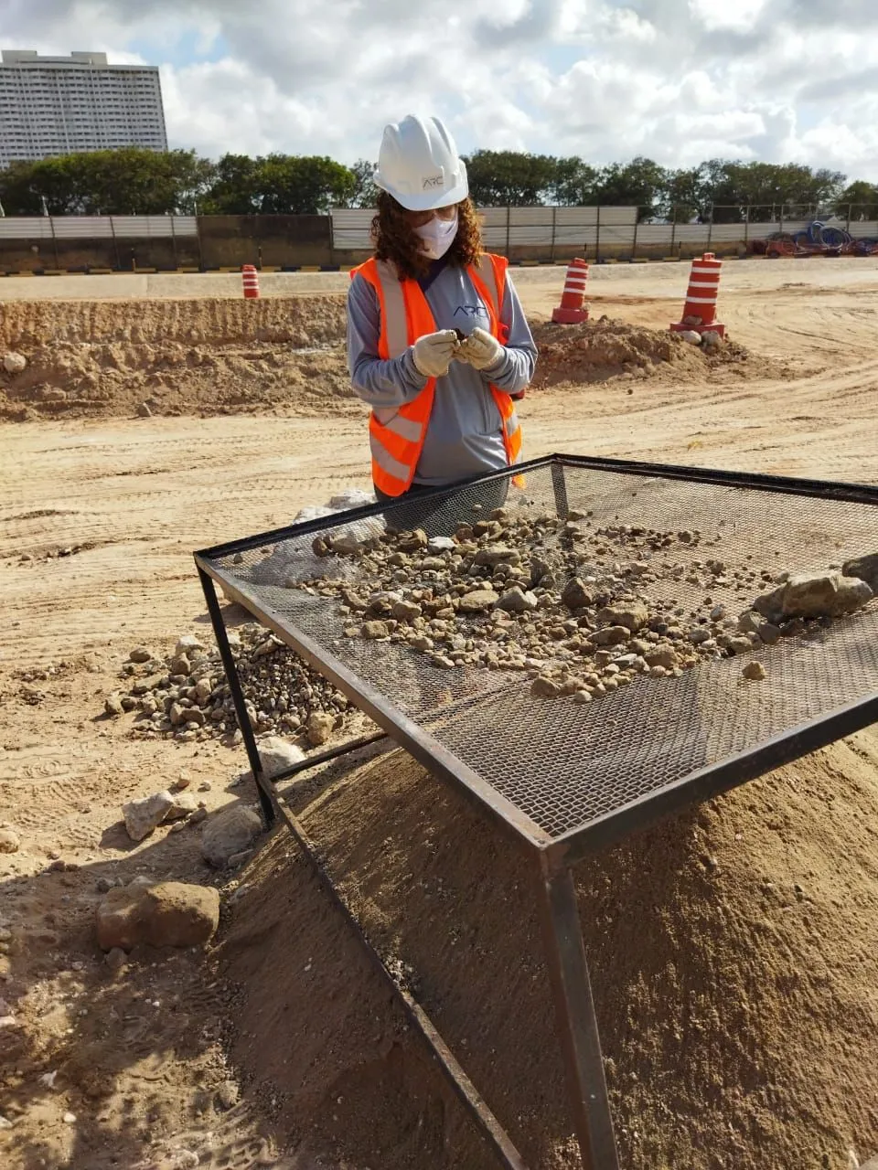 As obras consideradas de média e alta interferência sobre as condições do solo precisam de acompanhamento arqueológico
