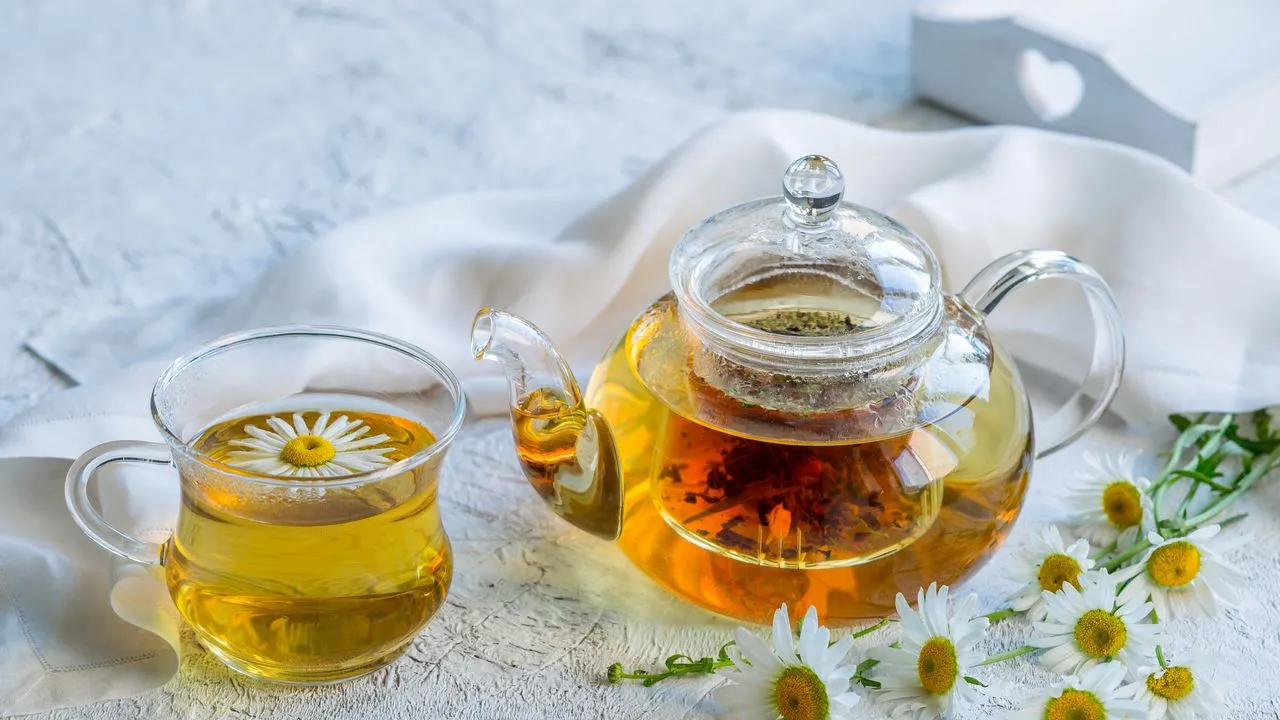 Chá de camomila tem, em especial, de atividade antioxidante e anti-inflamatória.
