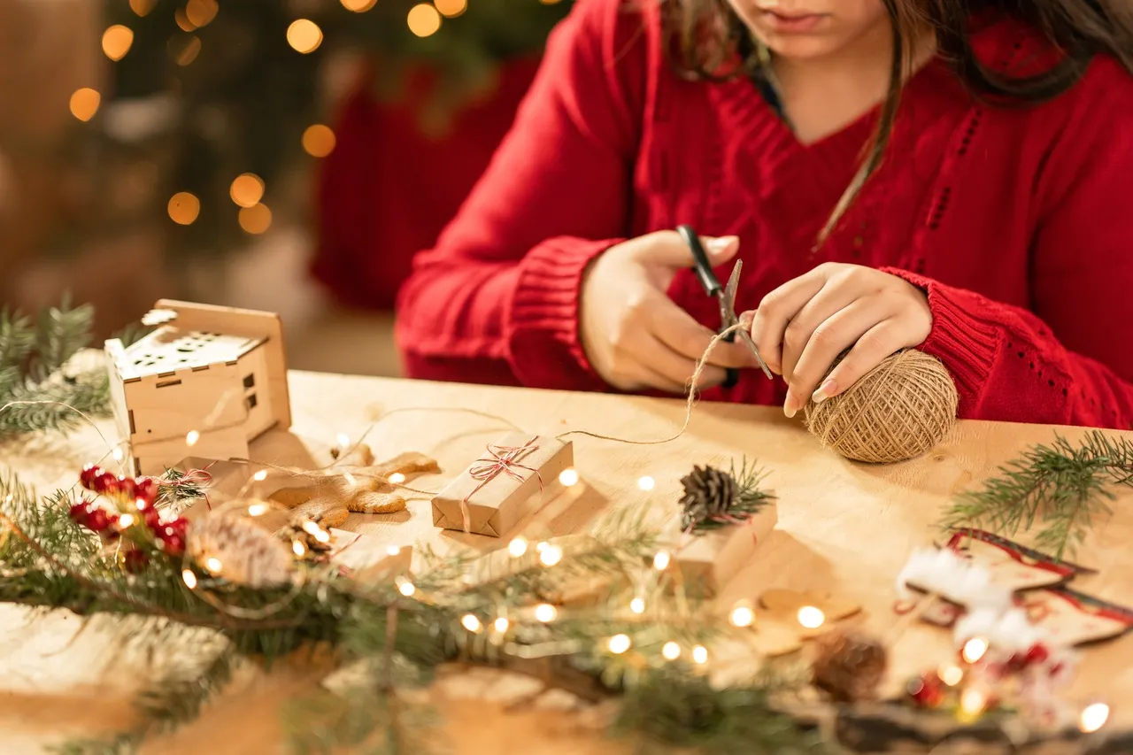 Parte das decorações podem ser feitas manualmente em casa