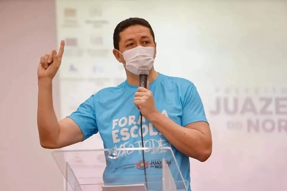 O prefeito estreante, após três mandatos consecutivos como vereador, precisou se defender de diversas acusações no âmbito das CPIs.