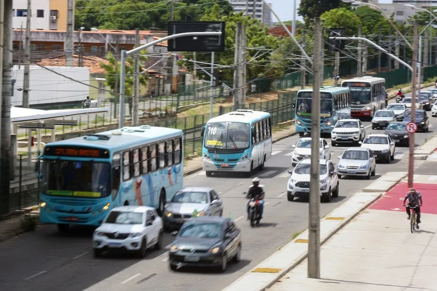 A criação de faixas exclusivas é uma das apostas para gerar qualidade ao transporte coletivo