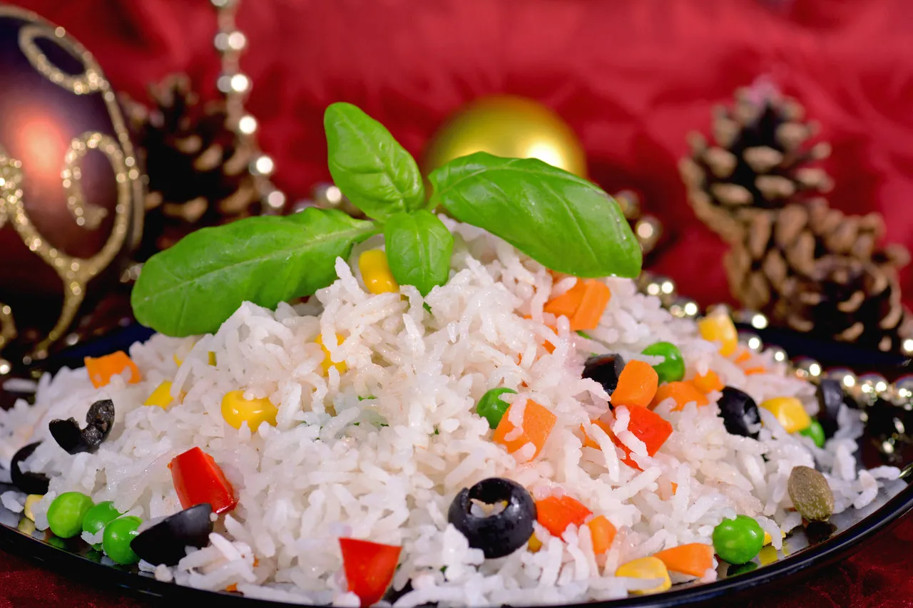 Já o arroz pode ganhar nova cara com a adição de ervilhas, azeitonas e milho