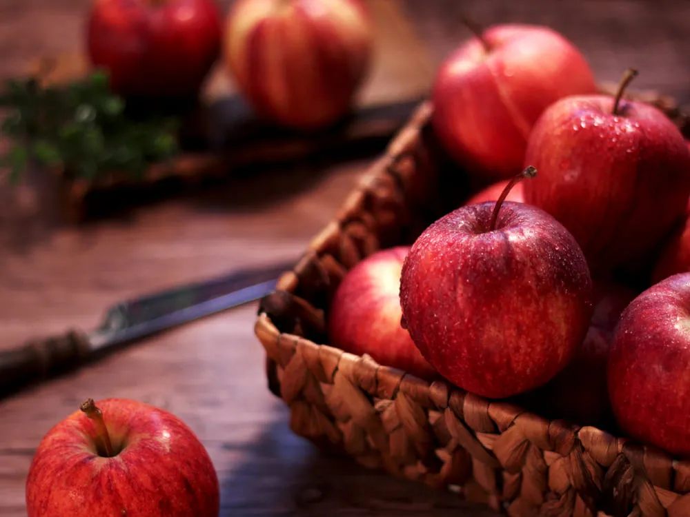 Para a preservação de nutrientes, é importante usar a fruta completa (retirando apenas as sementes)