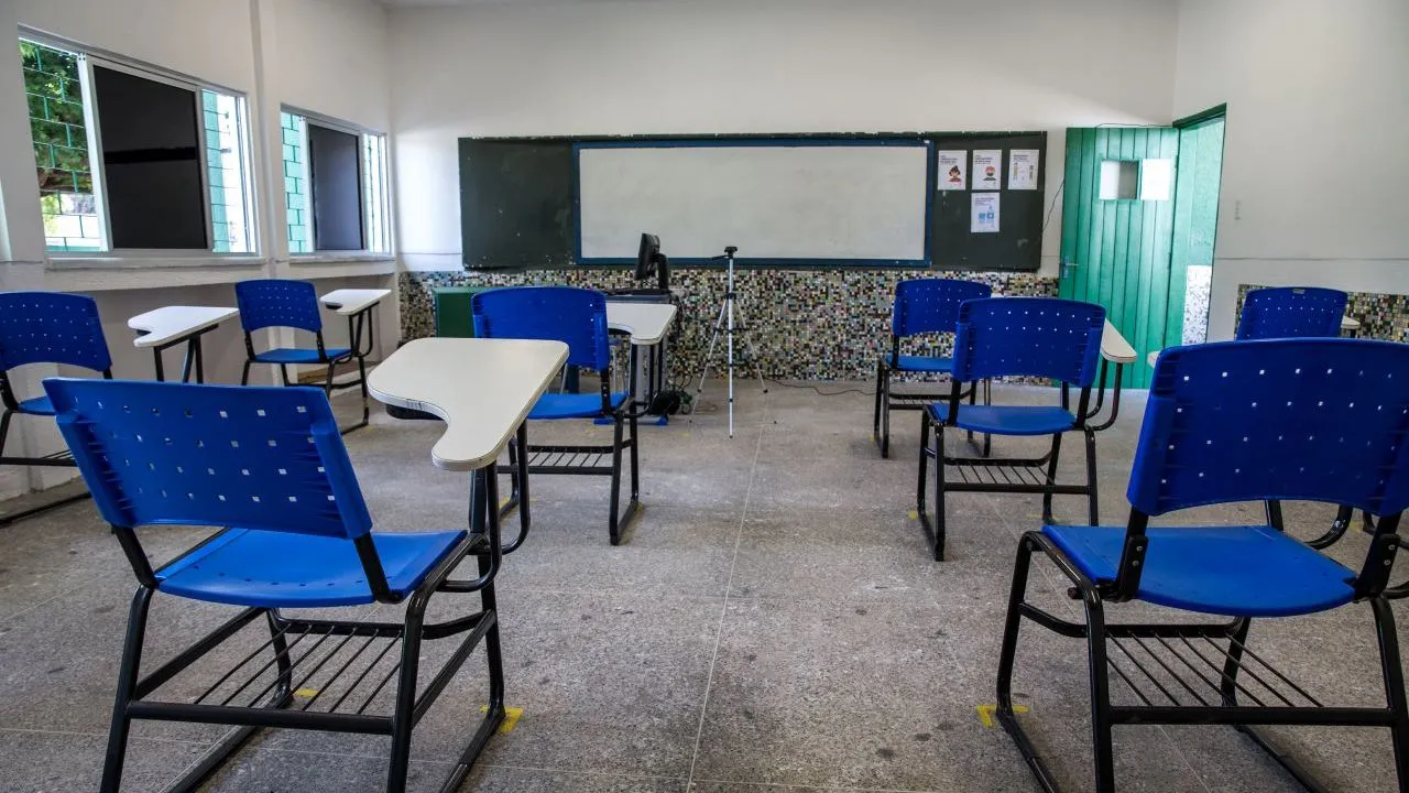 De acordo com a Constituição, 25% da arrecadação dos entes federados deve ser investido, obrigatoriamente, em Educação