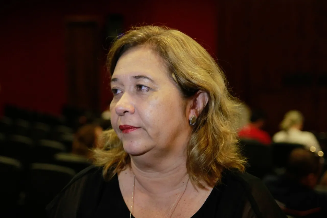 A artista plástica Marcia Pinheiro iniciou projeto Vacas Magras há dez anos, com o intuito de denunciar o problema da fome e da seca no Brasil
