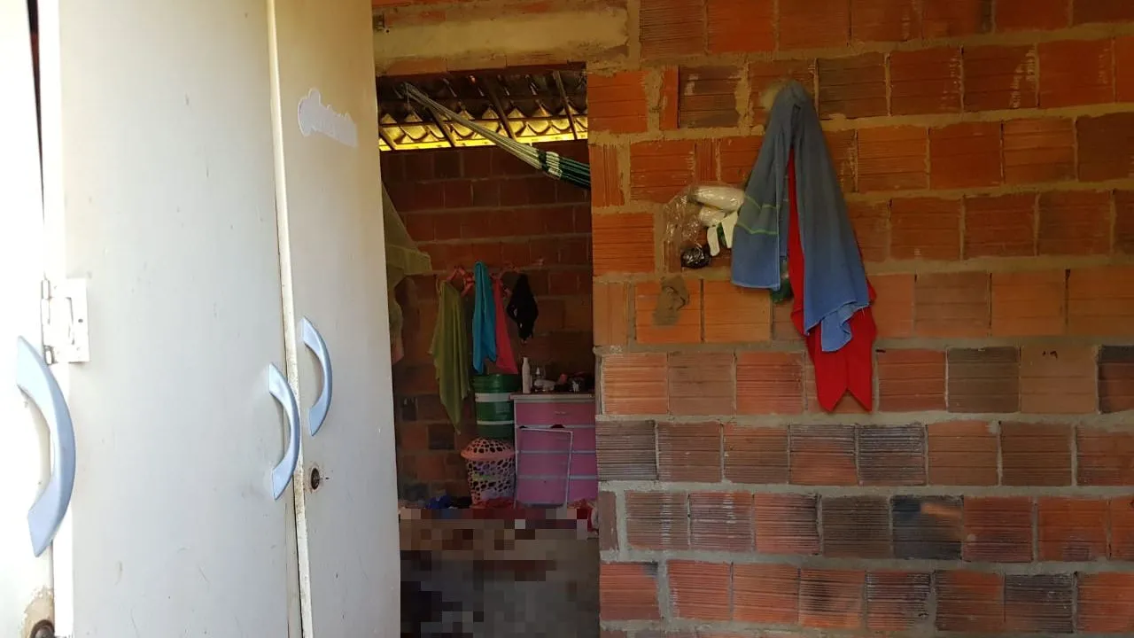Duas vítimas tentaram se esconder dentro do banheiro da residência