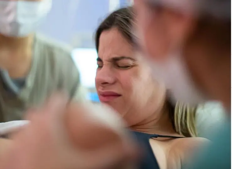 Imagem da notícia: Violência obstétrica sofrida por Shantal Verdelho repercute na web: 'me xingou o parto inteiro'