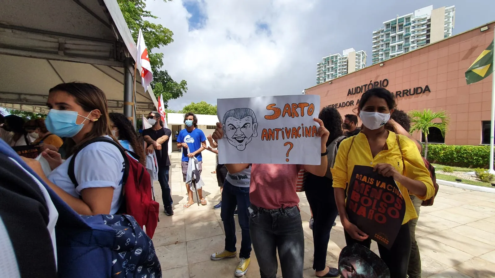 Manifestantes estiveram na Câmara de Fortaleza durante todo o dia