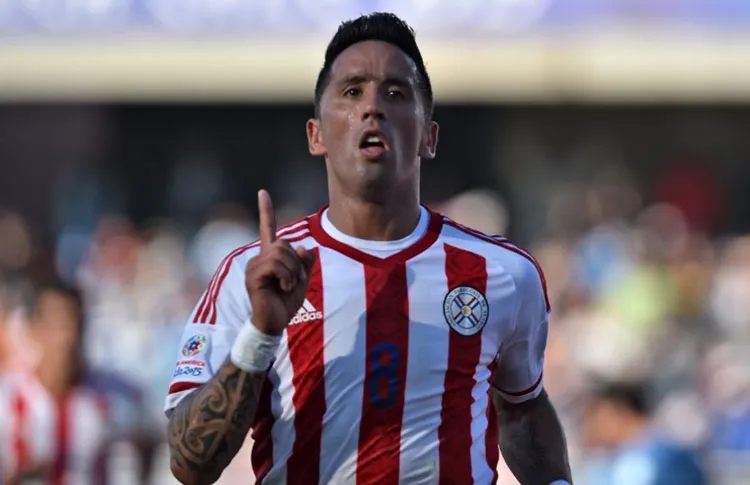 Lucas Barrios acumula inúmeras convocações para a seleção do Paraguai