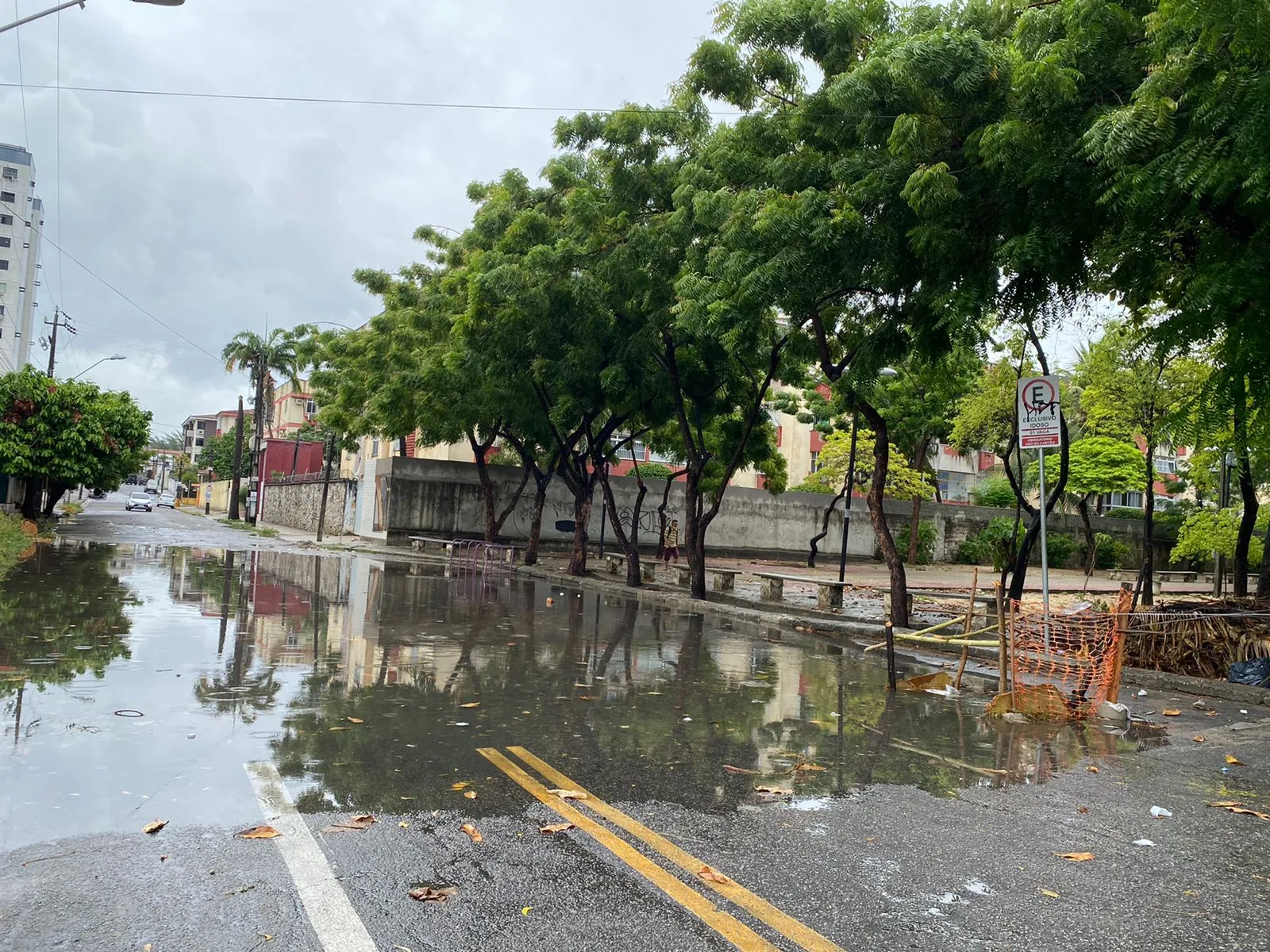 No Bairro de Fátima, a Rua Luciano Magalhães ficou alagada
