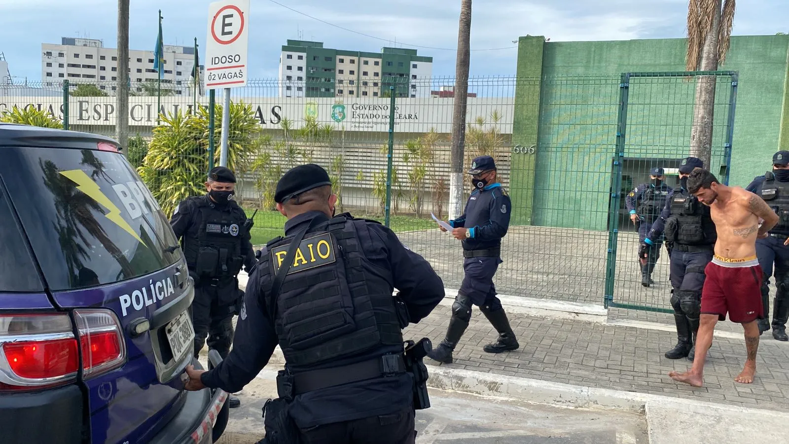 Sem antecedentes criminais, suspeito mantinha guarda do imóvel usado como cativeiro