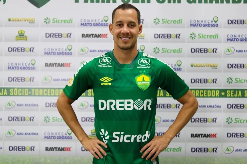 O meia Rodriguinho é o principal reforço do Cuiabá para 2022