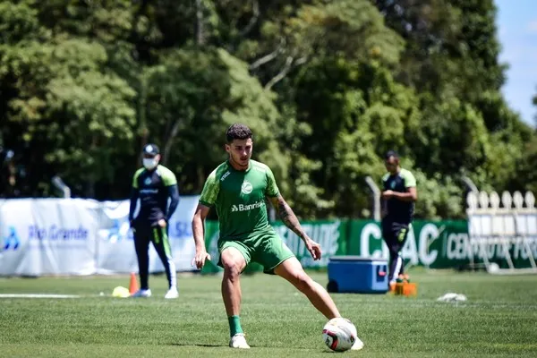 O zagueiro Danilo Boza deixou o Santos para fechar com o Juventude