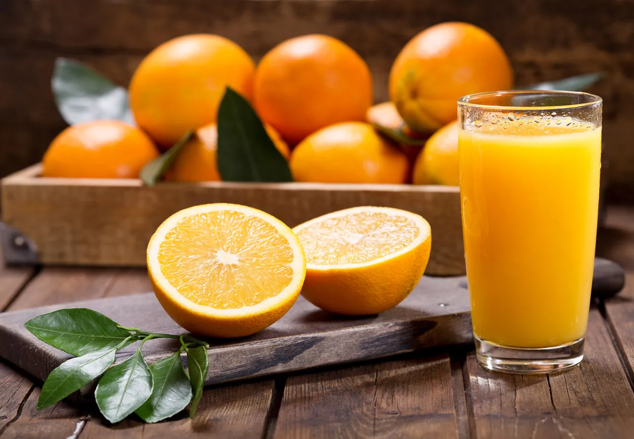 Para quem tem como sintoma dor na garganta, a dica de nutricionista é consumir sucos ou vitaminas