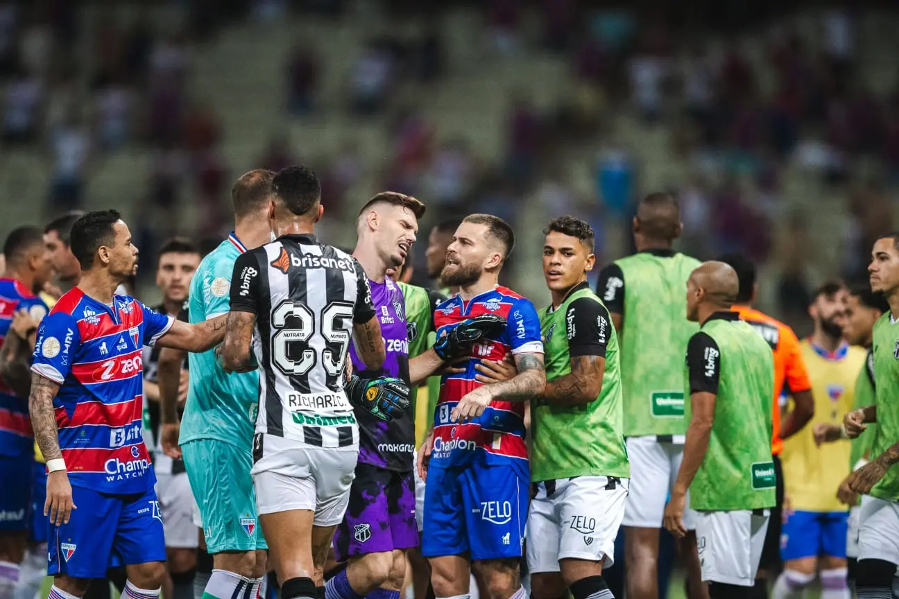 Imagem da notícia Primeiro Clássico-Rei de 2022 teve confusão, estreias e festa das torcidas na Arena Castelão