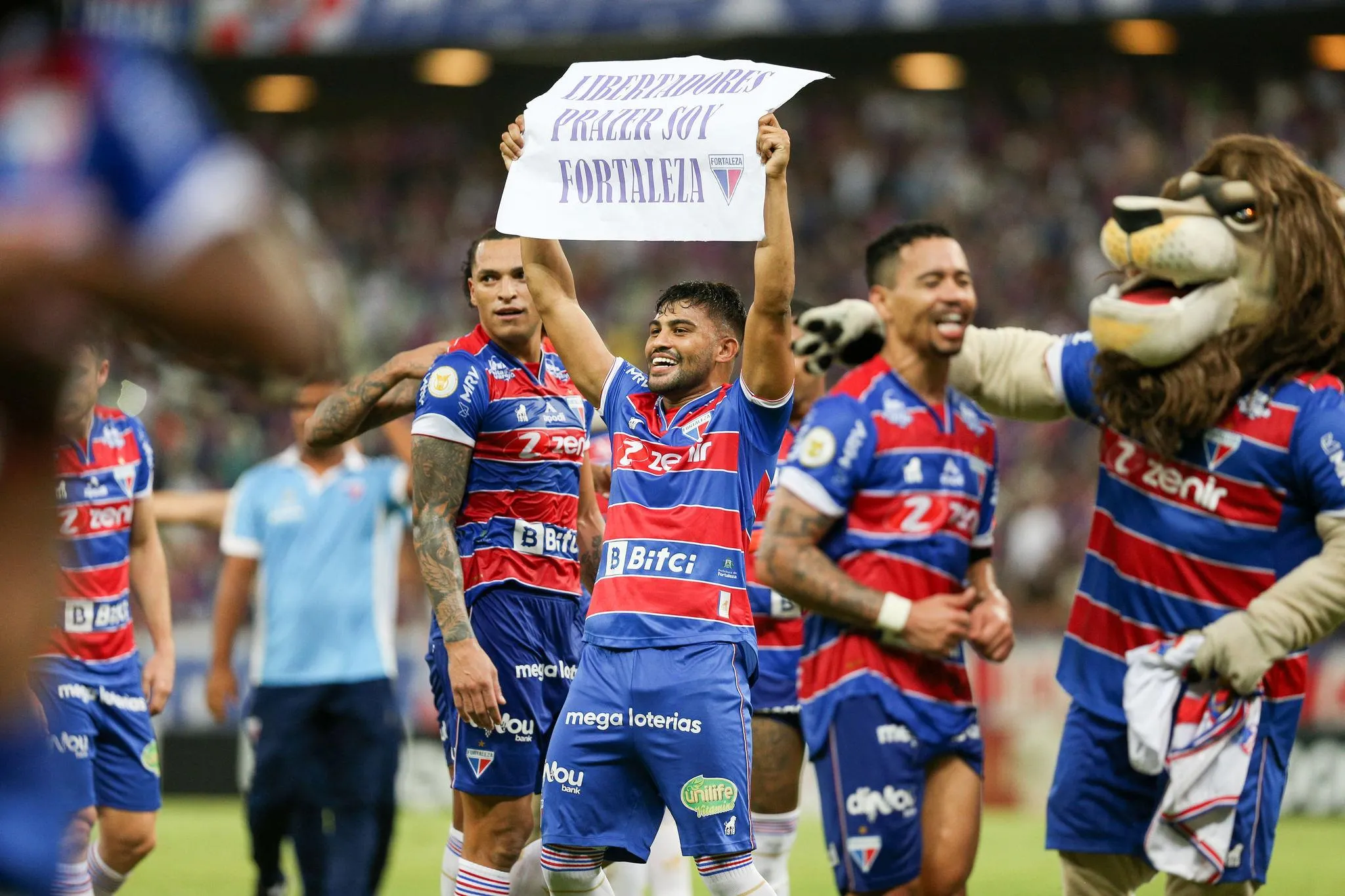 No fim da Série A, o elenco do Fortaleza exibiu um cartaz com a frase 