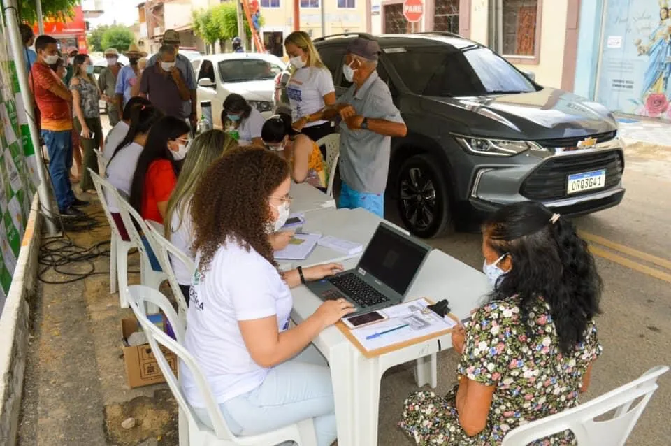 Na cidade, a  vacinação ocorre em postos de saúde e em mutirões em pontos estratégicos.
