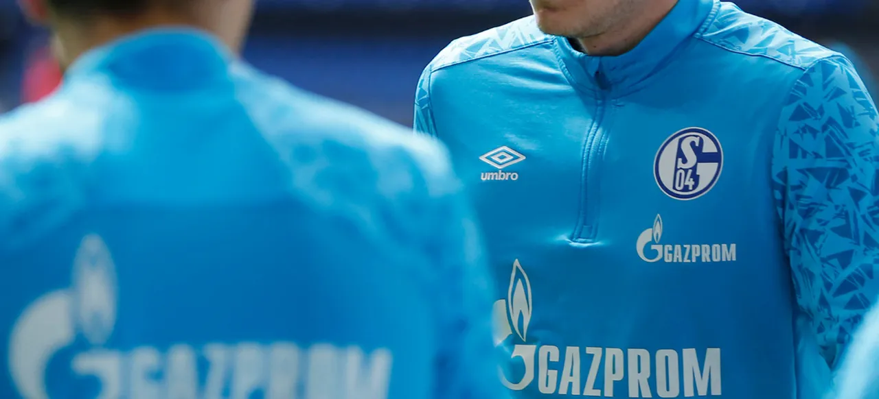 O principal patrocinador do clube alemão Schalke 04 é a empresa russa Gazprom