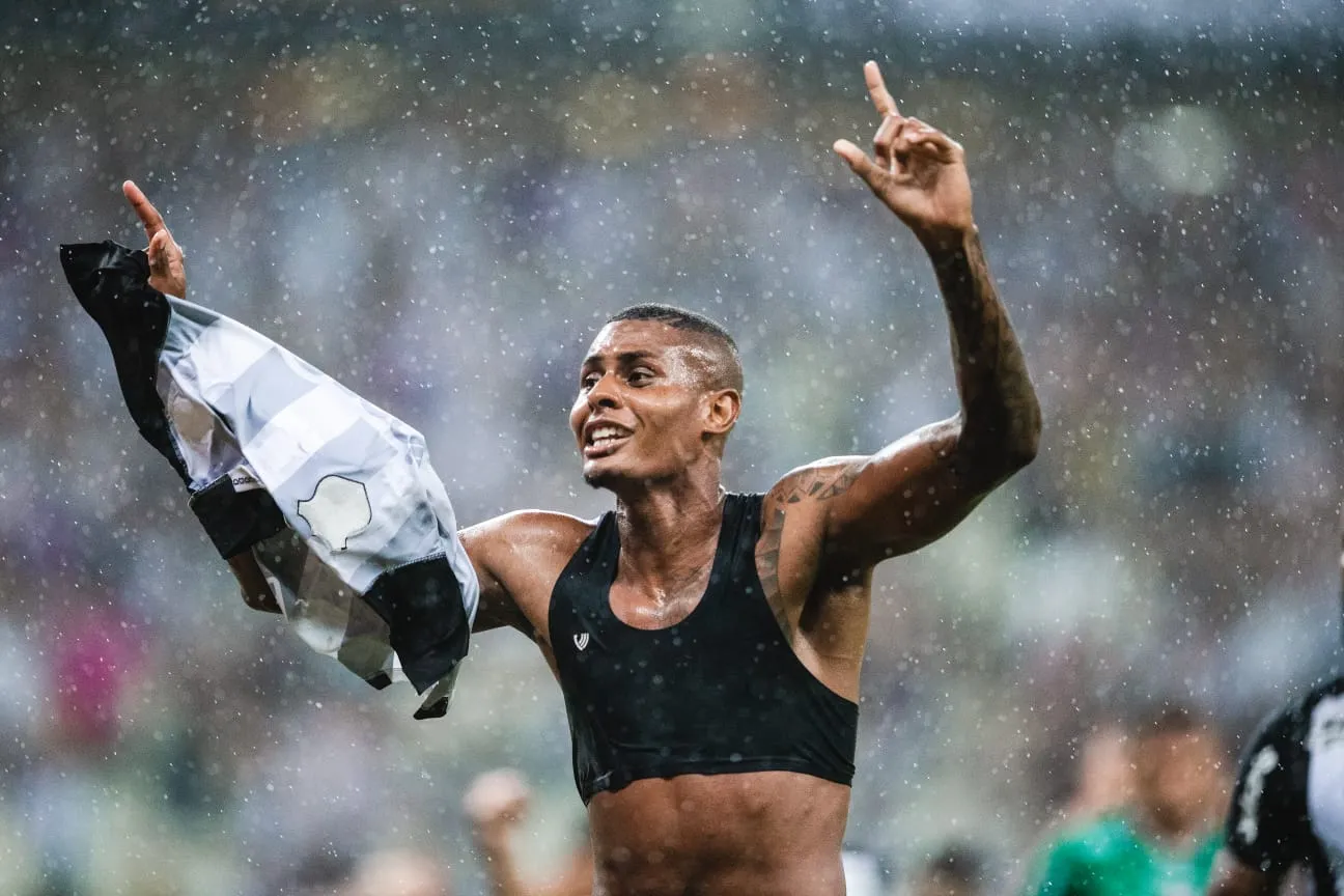 Cléber completou o placar alvinegro no fim do 2º tempo da Arena Castelão