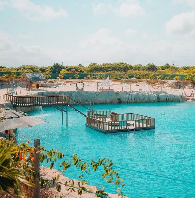 O Buraco Azul é um empreendimento localizado em Caiçara de Cruz, a 18 quilômetros de Jericoacoara
