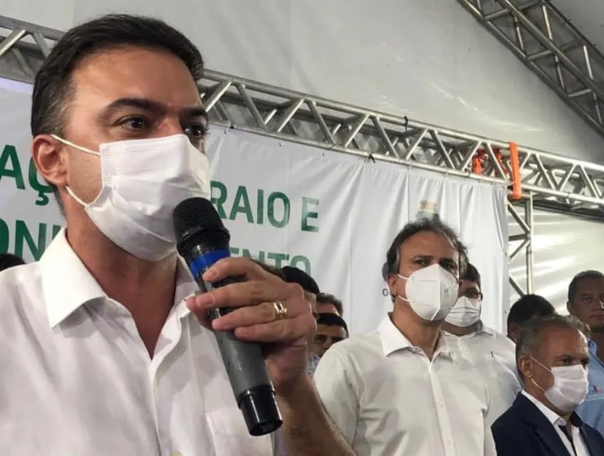 Fernando Santana ao lado do governador Camilo Santana em agenda de inauguração de uma base do RAIO em Aurora