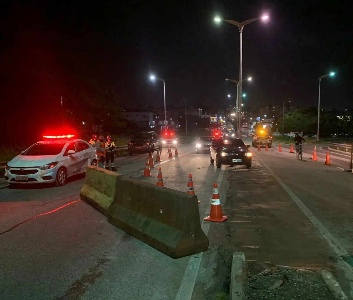 Imagem da notícia: Viaduto da Oliveira Paiva não corre risco de desabamento, diz Dnit; uma pista é liberada