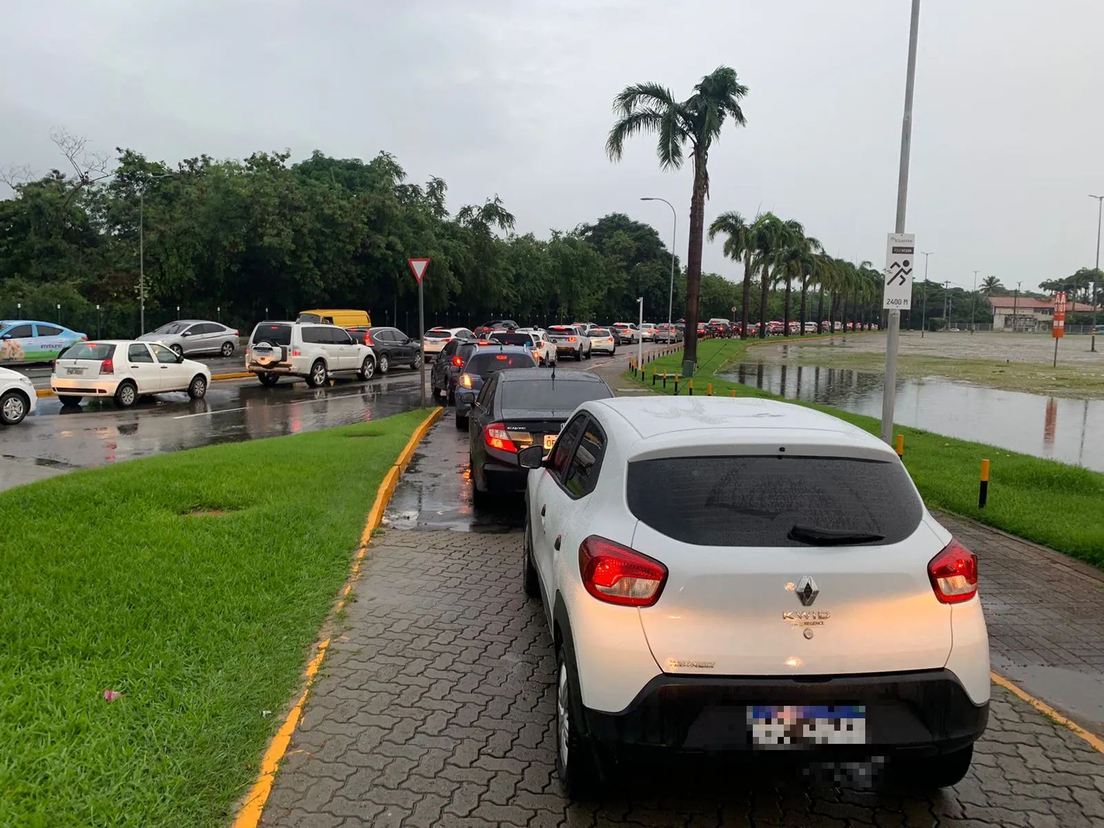 Estacionamento do Shopping Iguatemi foi usado como desvio para os motoristas