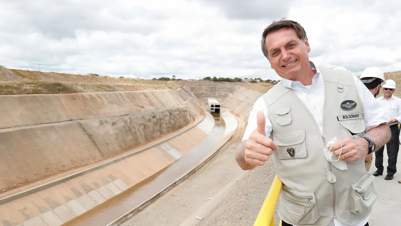 Bolsonaro já esteve no Ceará seis vezes desde que assumiu à presidência da República; quatro delas foi para tratar da questão hídrica, demanda histórica da região
