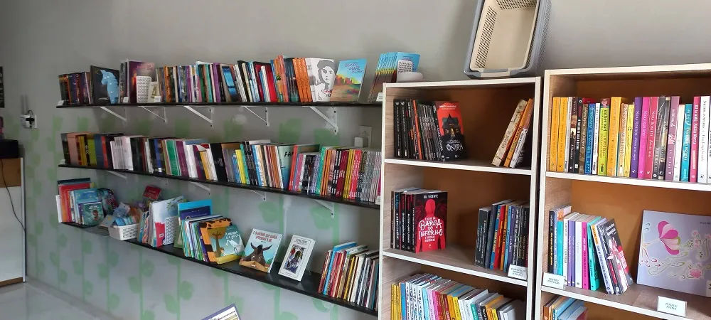 Hoje, o maior acervo da Raiz de Livro é de literatura cearense contemporânea, com cerca de 150 títulos – passeando por editoras e escritores independentes