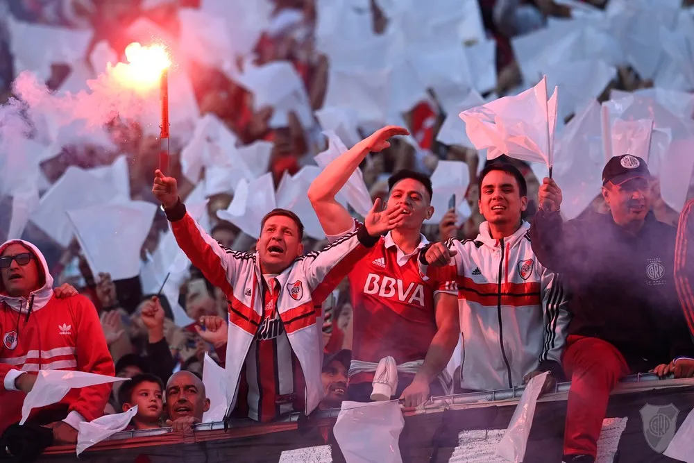 A torcida do River Plate vai reencontrar o time na Libertadores após 30 meses