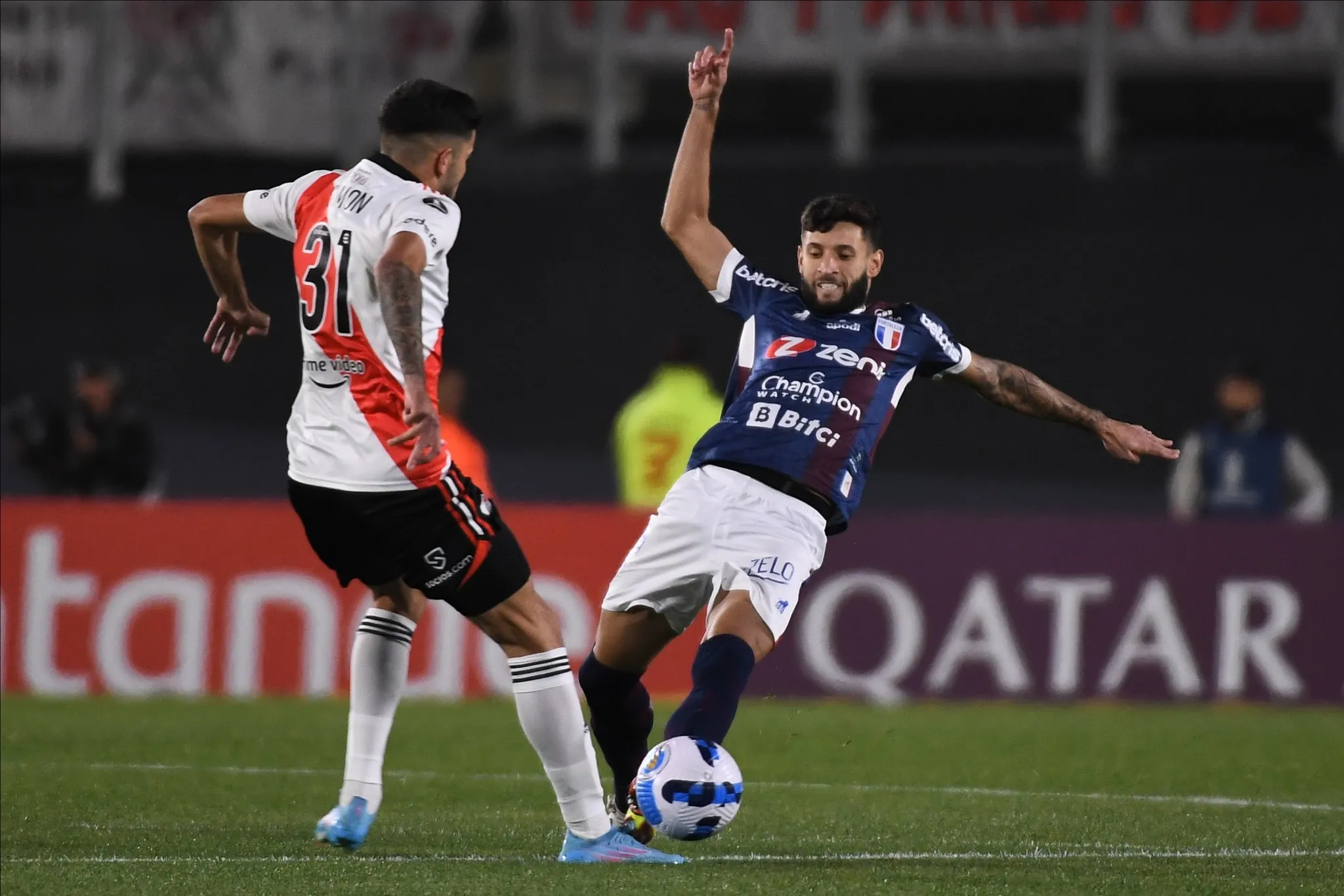 River Plate e Fortaleza se enfrentaram nesta quarta-feira (13) no Estádio Monumental de Núñez, em Buenos Aires